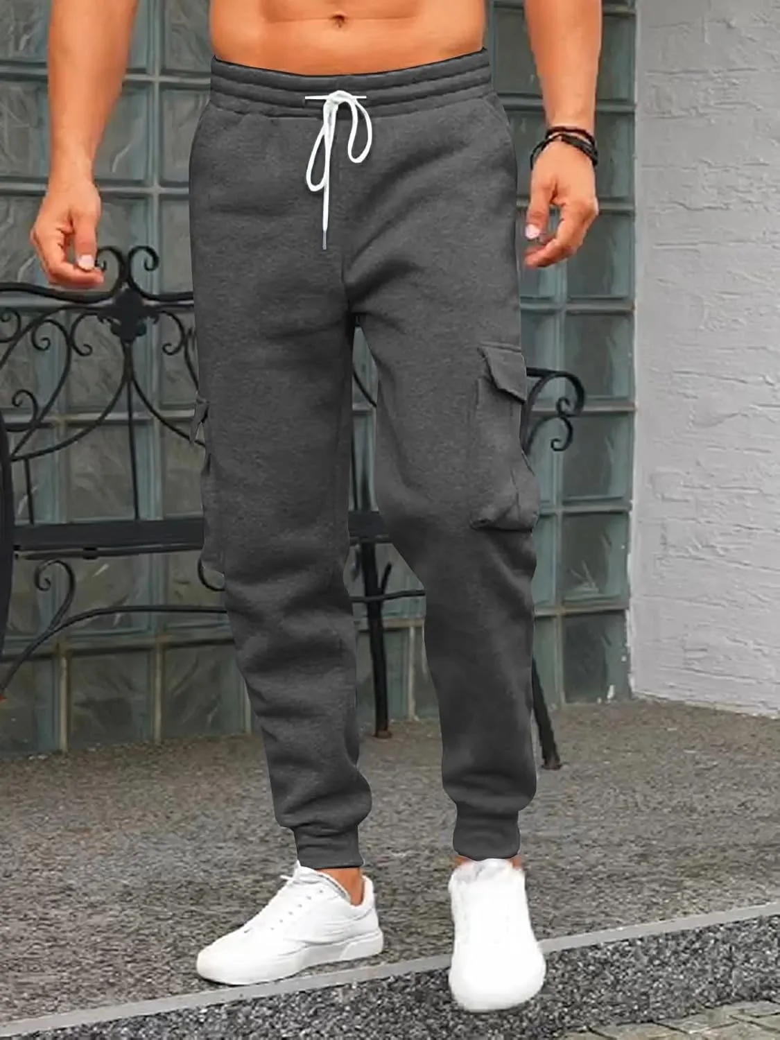 Mens Fleece Cargo Sweatpants Heavyweight Elastic Waist Pants with Pockets Baggy Drawstring Jogger Pants