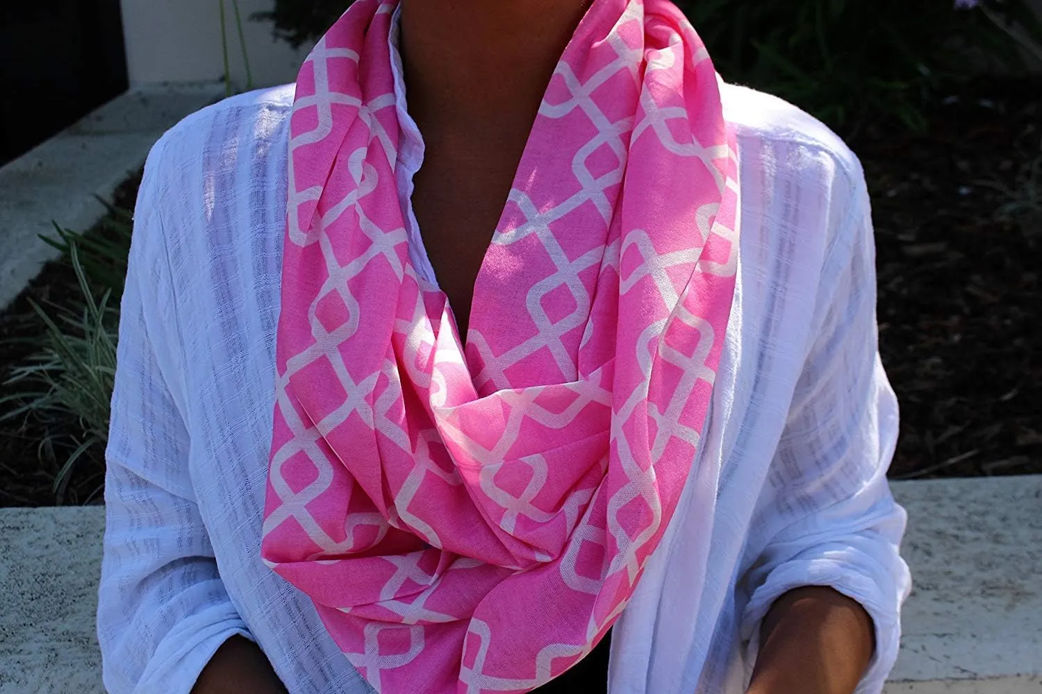 Women Chain Link Pattern Infinity Scarf Wrap Scarf with White Zipper Pocket, Infinity Scarves