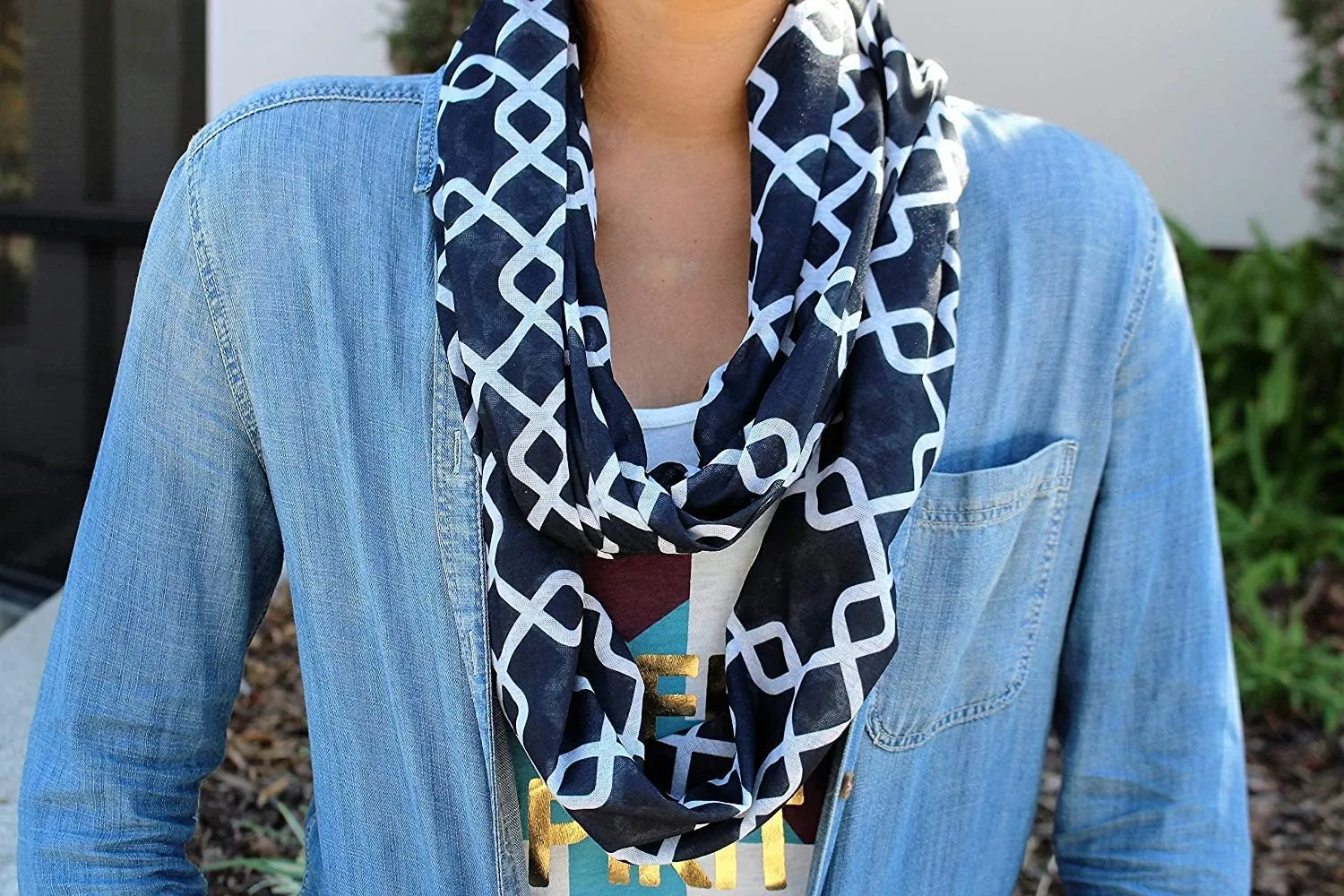 Women Chain Link Pattern Infinity Scarf Wrap Scarf with White Zipper Pocket, Infinity Scarves